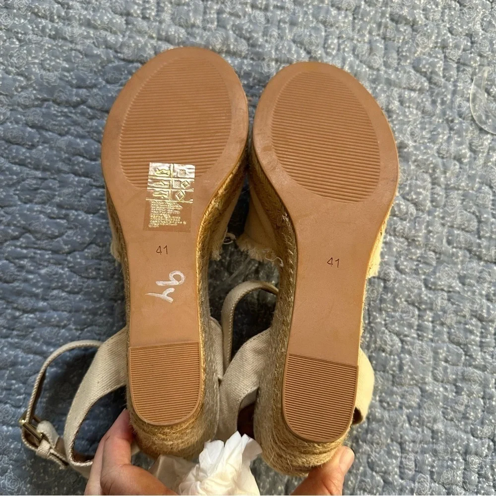 H&M Espadrille Wedge Closed Toe Beige 3.5” Heel Canvas Size 10